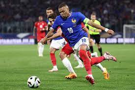 混团世界杯：国乒8-2法国，6连胜！王曼昱救4个局点，大胖惨遭逆转